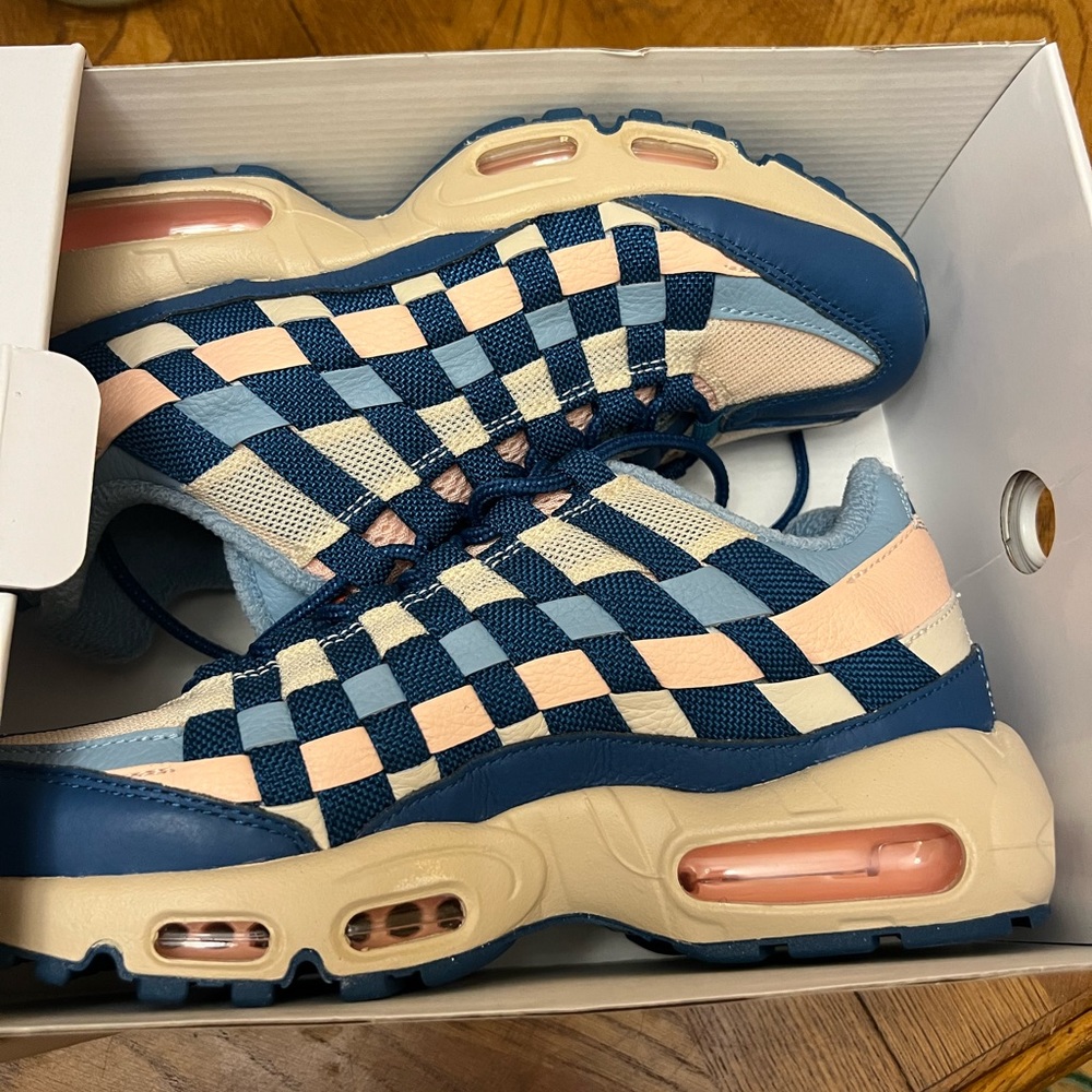 brand new custom nike air max 95 with emoji stick ons